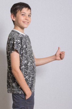 Jest Yaşasın vererek bir çocuk portresi