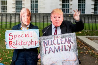 Protestocular toplamak Londra'da bir anti nükleer savaş protesto