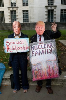 Protestocular toplamak Londra'da bir anti nükleer savaş protesto