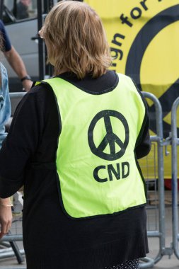 Protestocular toplamak Londra'da bir anti nükleer savaş protesto