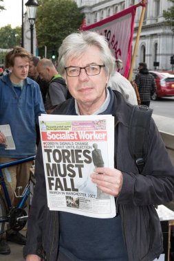 Protestocular toplamak Londra'da bir anti nükleer savaş protesto