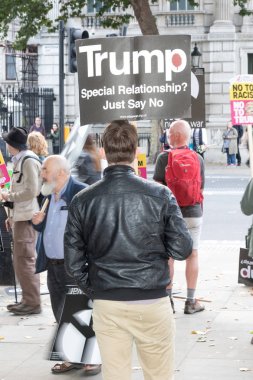 Protestocular toplamak Londra'da bir anti nükleer savaş protesto