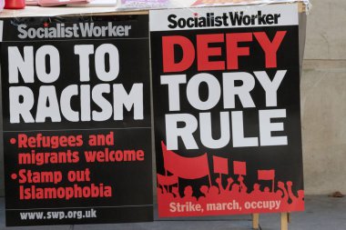 Protestocular toplamak Londra'da bir anti nükleer savaş protesto