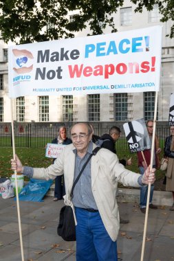 Protestocular toplamak Londra'da bir anti nükleer savaş protesto