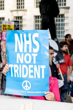 Protestocular toplamak Londra'da bir anti nükleer savaş protesto