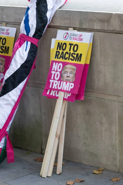 Protestocular toplamak Londra'da bir anti nükleer savaş protesto