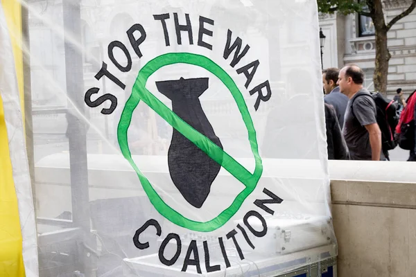 Protestocular toplamak Londra'da bir anti nükleer savaş protesto