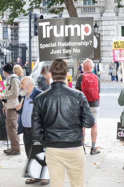 Protestocular toplamak Londra'da bir anti nükleer savaş protesto