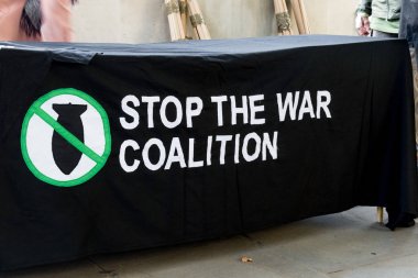 Protestocular toplamak Londra'da bir anti nükleer savaş protesto