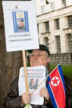 Protestocular toplamak Londra'da bir anti nükleer savaş protesto