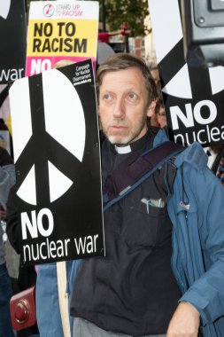 Protestocular toplamak Londra'da bir anti nükleer savaş protesto