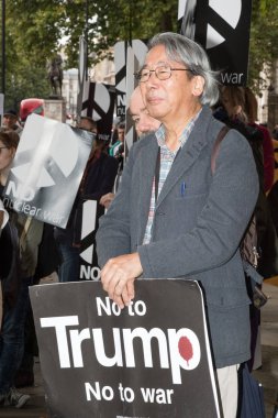 Protestocular toplamak Londra'da bir anti nükleer savaş protesto