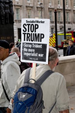 Protestocular toplamak Londra'da bir anti nükleer savaş protesto