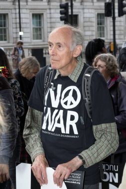 Protestocular toplamak Londra'da bir anti nükleer savaş protesto