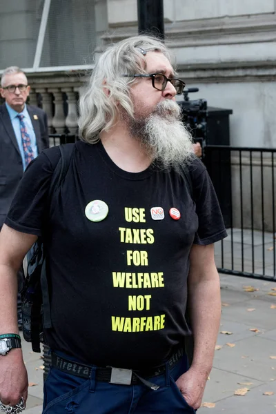 Manifestantes se reúnem em Londres para um protesto contra a guerra nuclear — Fotografia de Stock