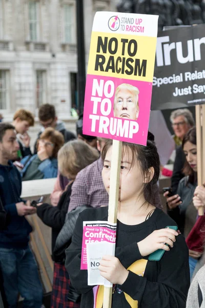 Protestocular toplamak Londra'da bir anti nükleer savaş protesto