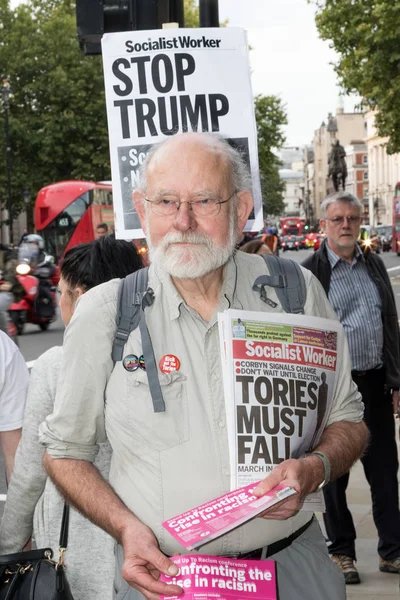 Διαδηλωτές συγκεντρώνονται στο Λονδίνο για ένα αντι πυρηνικό πόλεμο διαμαρτυρία — Φωτογραφία Αρχείου