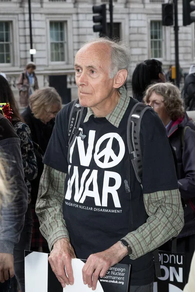 Protestocular toplamak Londra'da bir anti nükleer savaş protesto