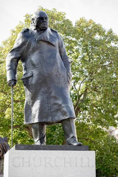 Eski Başbakanı heykeli