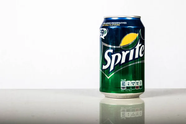 Egy doboz Sprite fehér háttér — Stock Fotó