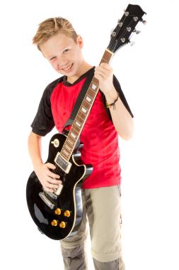 Pre-teen çocuk ve bir elektro gitar
