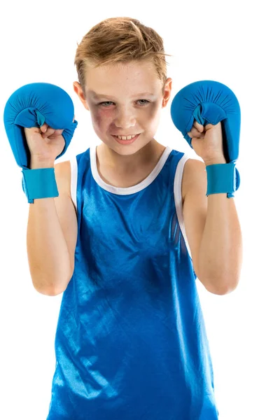 Pre-teen bokser jongen met bokshandschoenen — Stockfoto