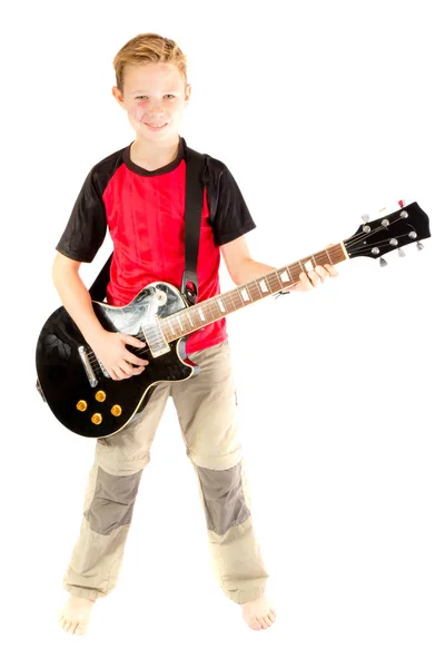 Pre-adolescente chico y una guitarra eléctrica — Foto de Stock