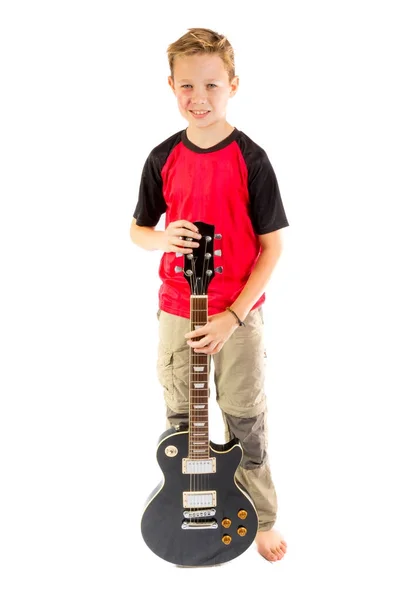 Pre-teen jongen en een elektrische gitaar — Stockfoto