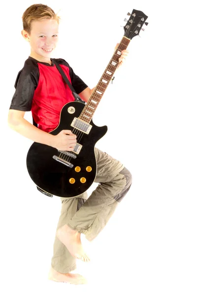 Pre-teen jongen en een elektrische gitaar — Stockfoto