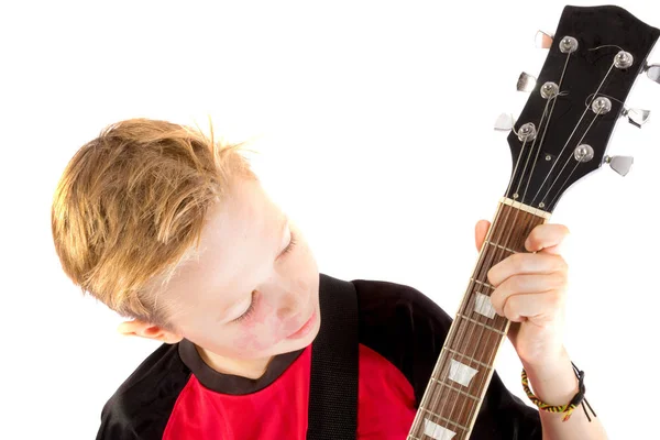 Pre-teen jongen en een elektrische gitaar — Stockfoto