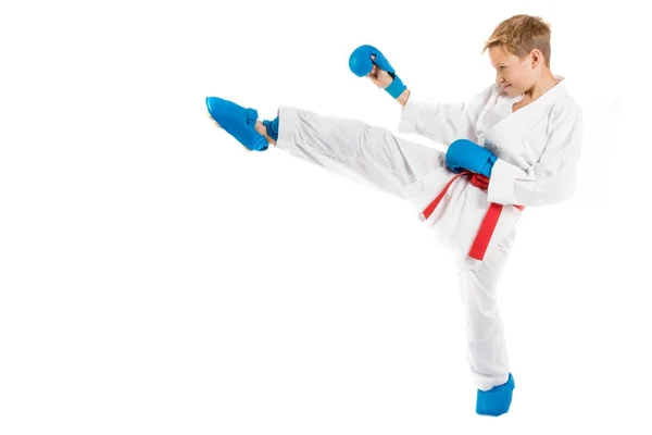Pre-teen robi karate chłopca — Zdjęcie stockowe