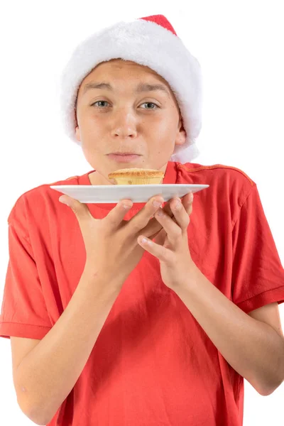 Adolescente aislado sobre fondo blanco con un pastel de carne picada —  Fotos de Stock
