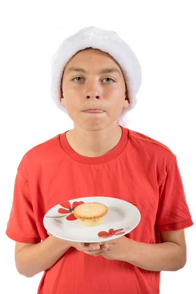 Dospívající chlapec izolovaných na bílém pozadí s koláč — Stock fotografie