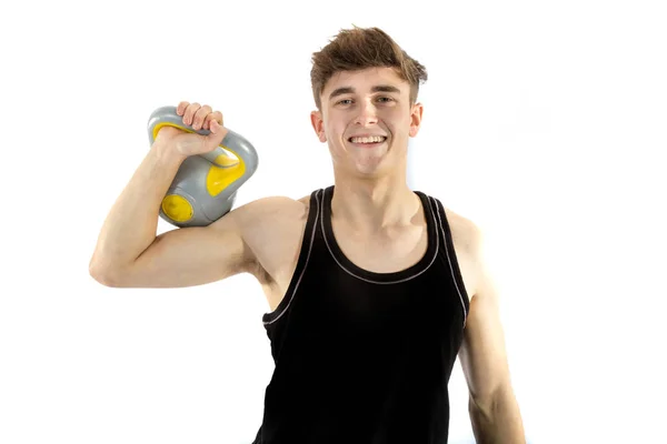 18 år gammal tonårspojke tränar med vikter — Stockfoto