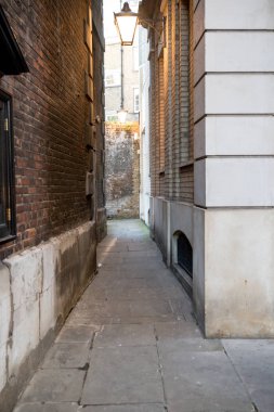 London, Büyük Britanya - 30 Ekim 2017: A dar alleyway