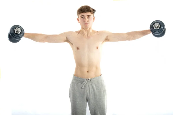 18 yaşındaki genç çocuk ağırlık kaldırma — Stok fotoğraf