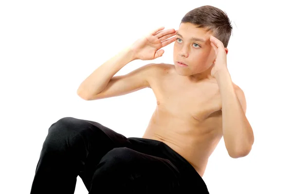 Shirtless teenage boy doing situps — Stock Photo, Image