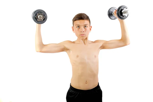 Adolescente haciendo ejercicio con pesas — Foto de Stock