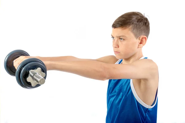 Fiatal tizenéves fiú felhasználásával a súlyzók — Stock Fotó