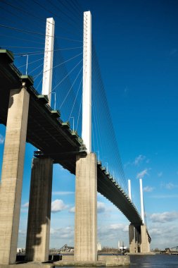 Kraliçe Elizabeth II köprü Dartford, Thames Nehri üzerinden