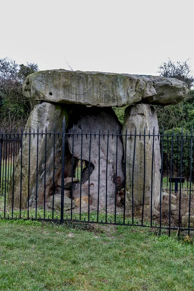 Neolithic remains of a Long Barrow burial chamber — Stock Photo, Image