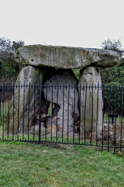 Restos neolíticos de una cámara funeraria de Long Barrow — Foto de Stock