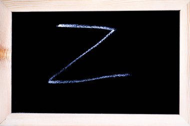 Bir tahtaya yazılmış Beyaz tebeşir