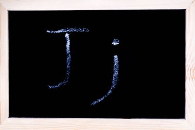 Bir tahtaya yazılmış Beyaz tebeşir