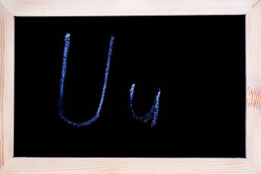 Bir tahtaya yazılmış Beyaz tebeşir