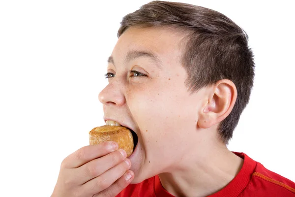 Anak remaja Kaukasia muda dengan pie daging babi — Stok Foto