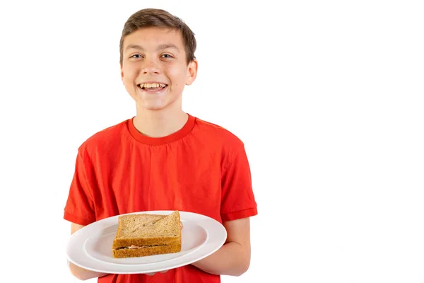 Молодой кавказский подросток с бутербродом — стоковое фото