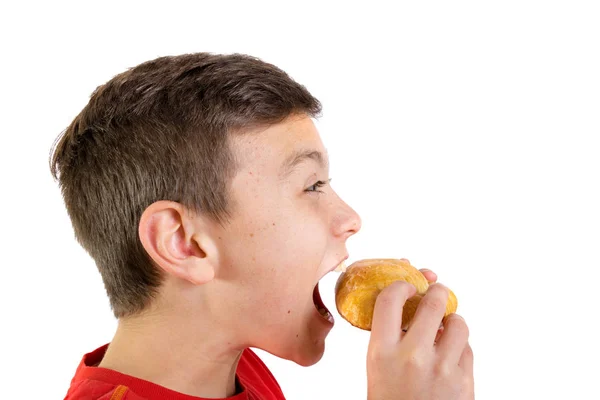 Jovem caucasiano adolescente menino comendo um pastoso — Fotografia de Stock