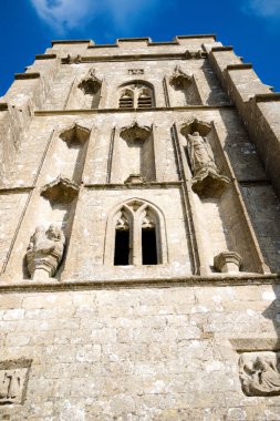St Michael's Kilisesi kalıntıları ile Glasonbury Tor