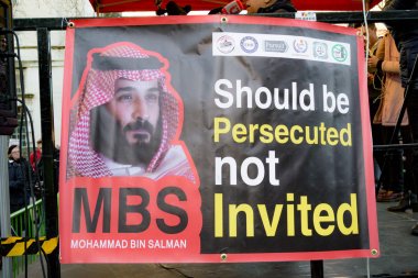 Protestocular toplamak dış Downing Street, London, Büyük Britanya
